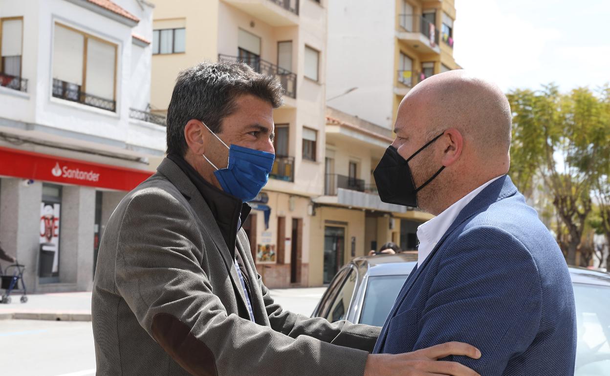 El presidente de la Diputación de Alicante, Carlos Mazón, y el alcalde de Teulada Moraira, Raúl Llobell.