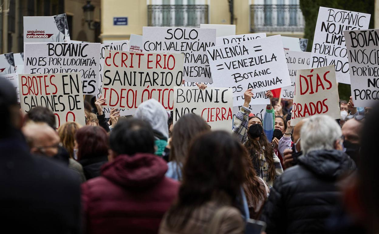 Manifestación a favor de la reapertura de locales de juego de esta mañana en Valencia. 