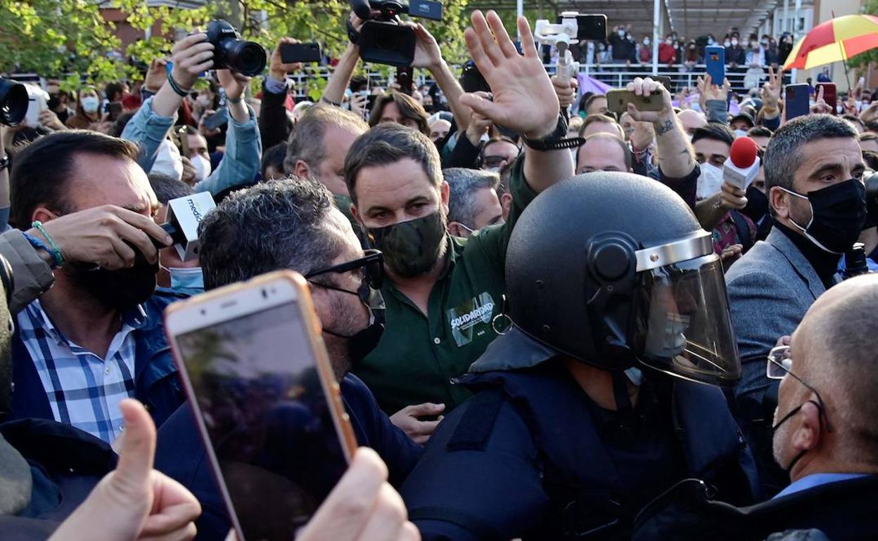 Santiago Abascal a su llegada a Vallecas (Madrid) para el mitin del pasado 7 de abril.