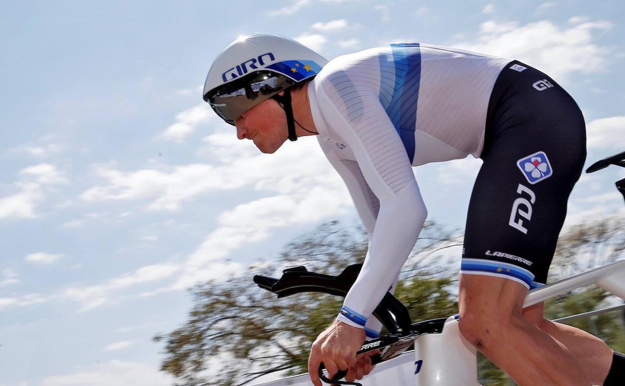 Stefan Küng, durante la contrarreloj de este sábado en Almenara.