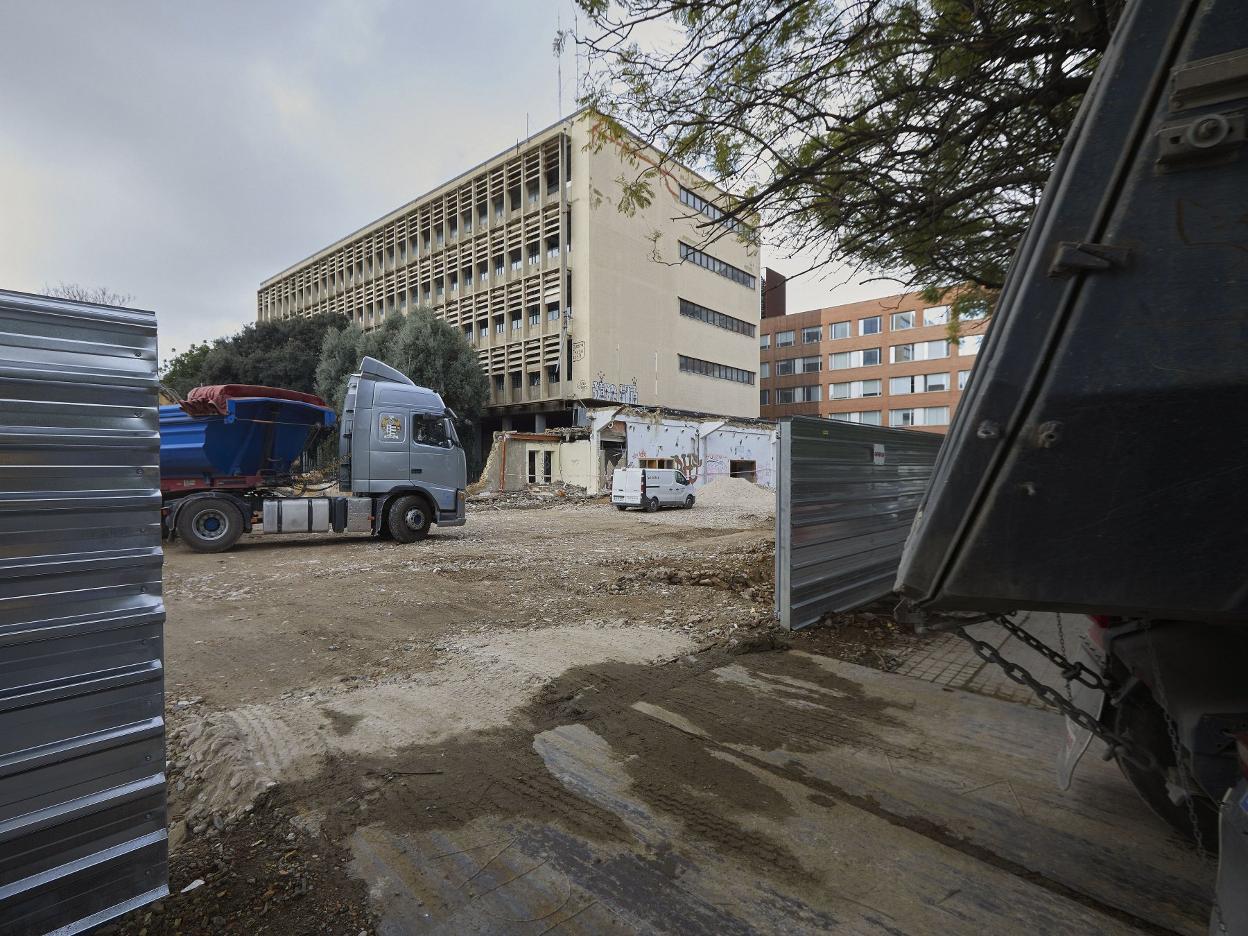 Trabajos en la zona derribada de Agrónomos. iván arlandis