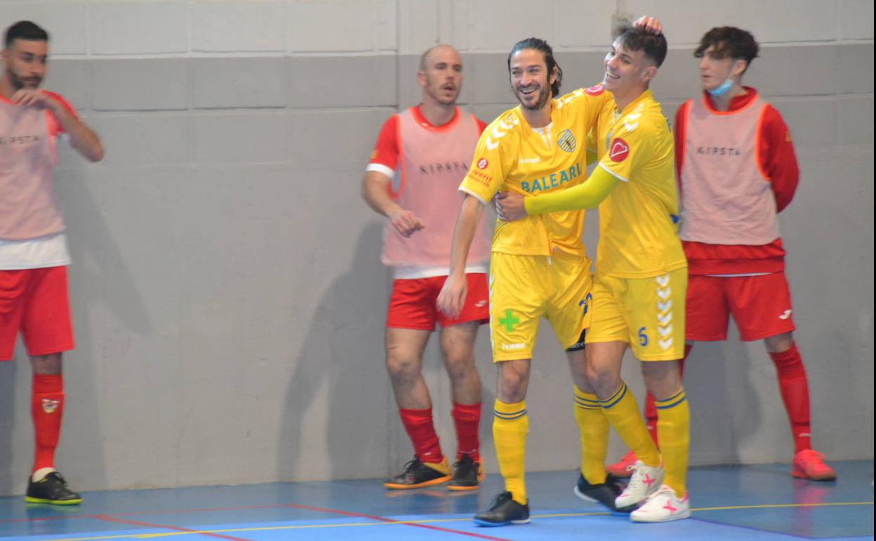 Un momento de la celebración del gol de Edu Romany. 