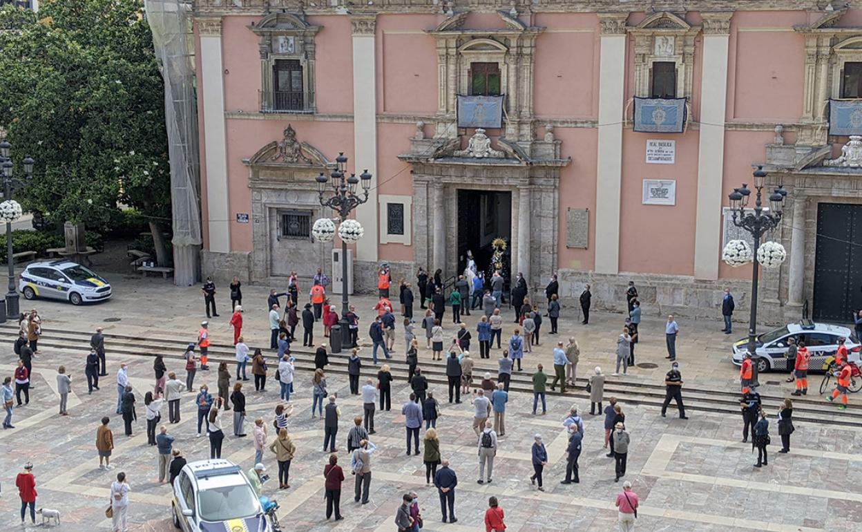 Fieles en la misa a puerta cerrada que se celebró en mayo pasado en la Basílica de la Virgen. 