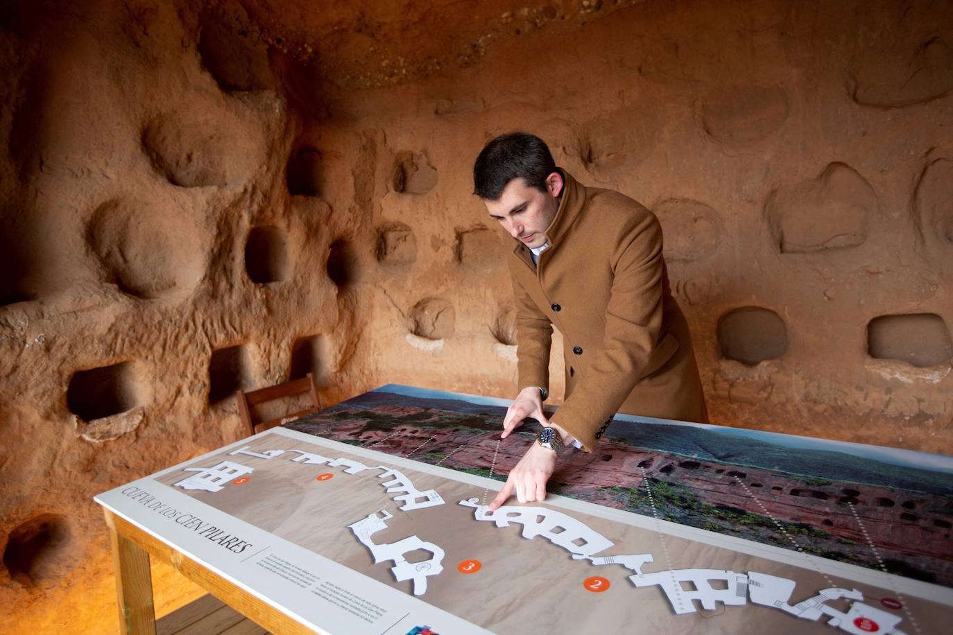 Fotos: Cueva de los 100 Pilares: un viaje sensorial a las entrañas de la Edad Media