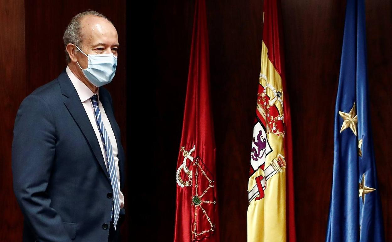 El ministro de Justicia, Juan Carlos Campo, durante la visita que ha realizado al Palacio de Justicia de Navarra,