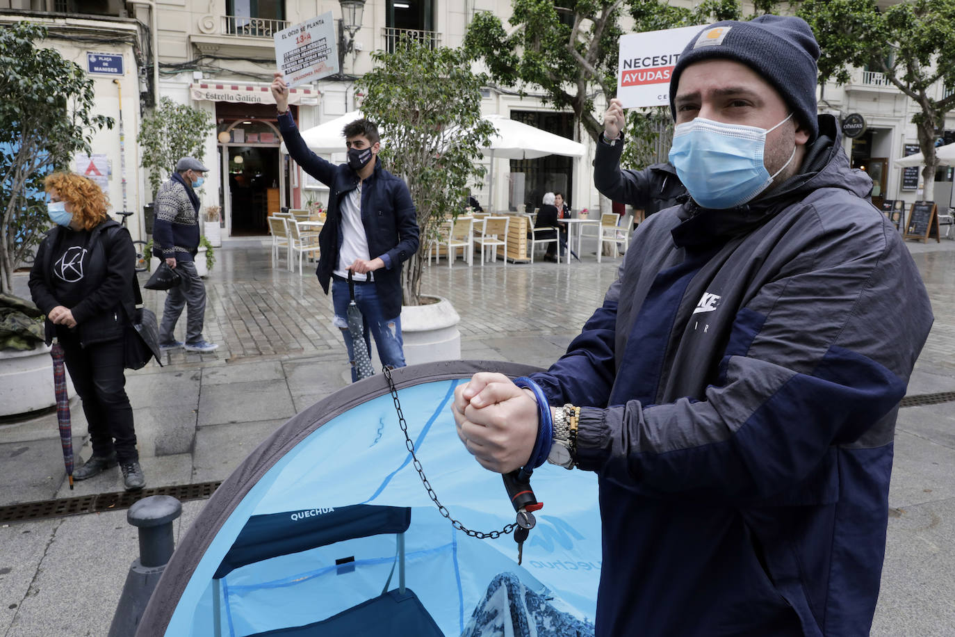 Los empresarios de los locales denuncian que el cierre por la crisis sanitaria les cuesta cada día 800 euros en pérdidas 