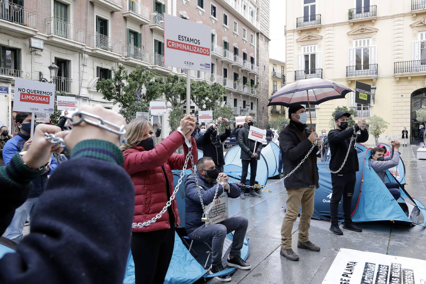 Los empresarios de los locales denuncian que el cierre por la crisis sanitaria les cuesta cada día 800 euros en pérdidas 