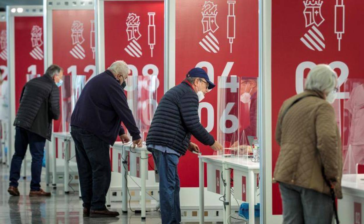 La segunda dosis de 200.000 valencianos sigue sin concretarse