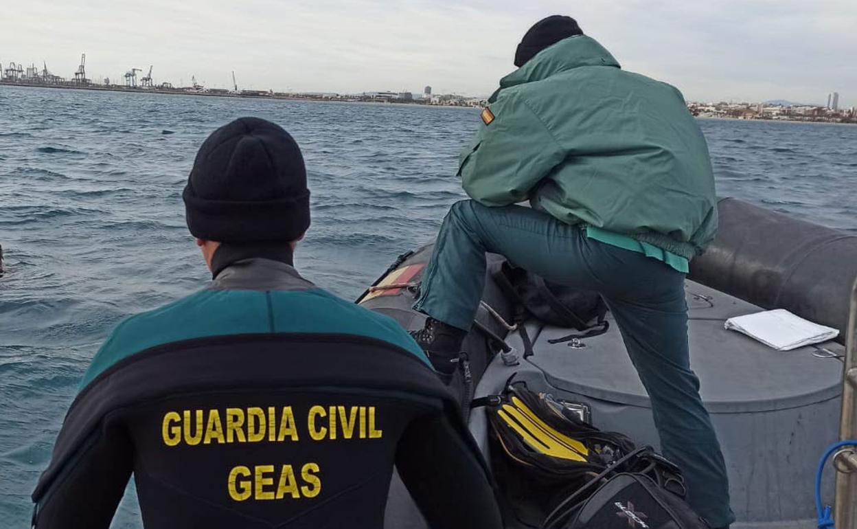 Dos buzos de la Guardia Civil de Valencia. 