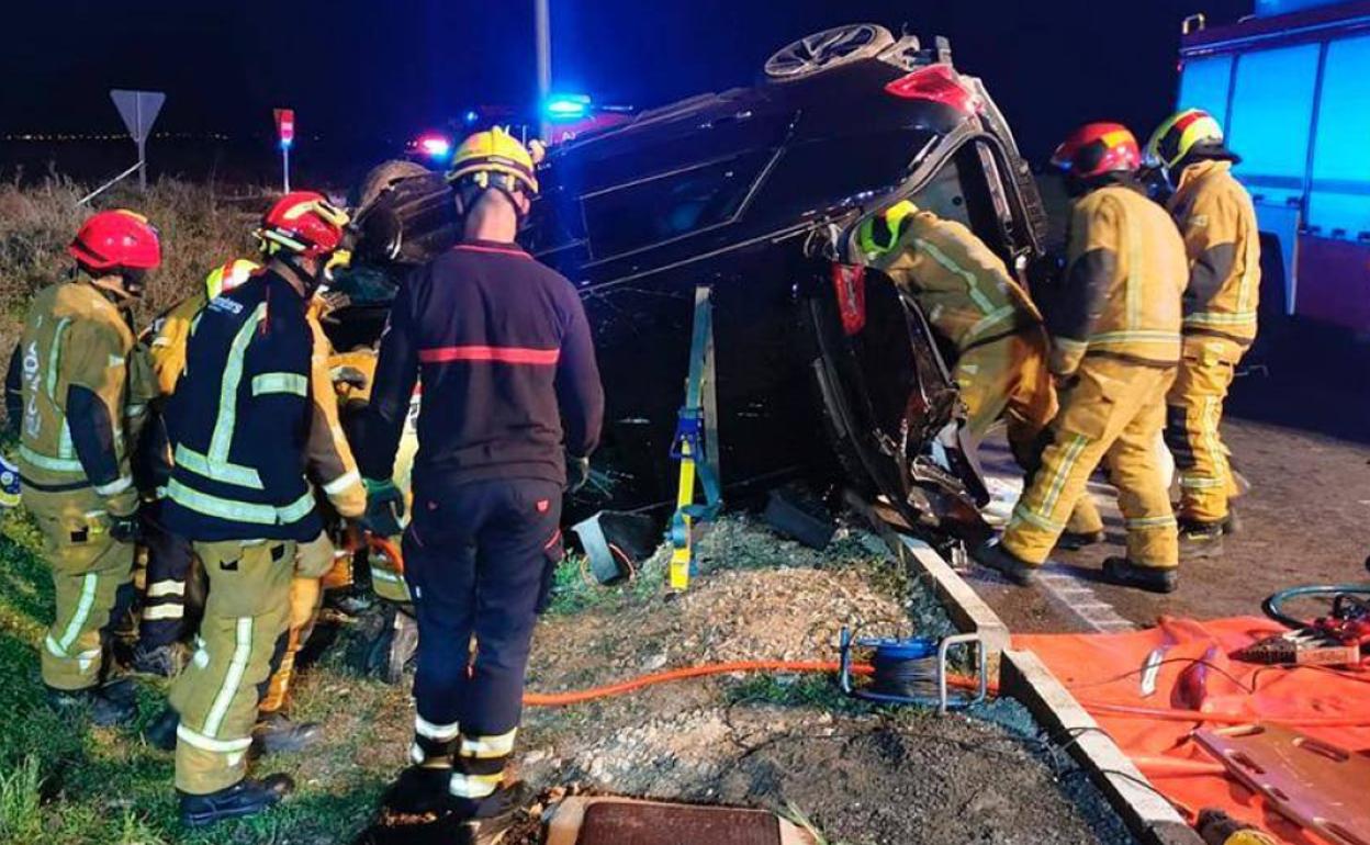 Imagen del accidente de este miércoles por la noche en Rojales. 