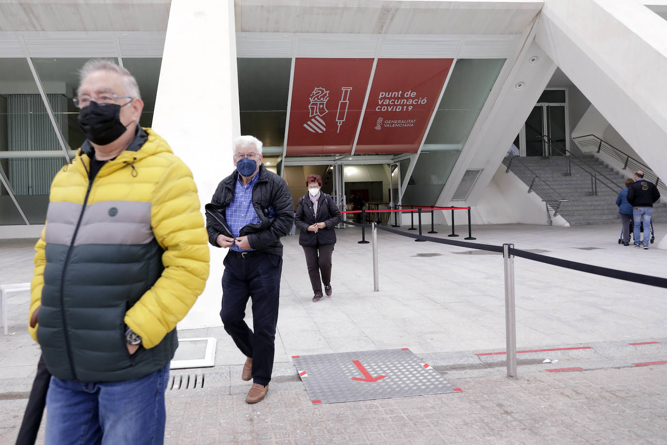 «Es evidente que hay momentos en los que se tienen que cerrar los 'vacunódromos' porque no hay suficientes vacunas, pero tenemos capacidad de hacerlo y lo estamos haciendo», ha asegurado este jueves el presidente Ximo Puig sobre la vacunación en la Comunitat. Uno de los puntos habilitados para ello es el Museo de las Artes y las Ciencias de Valencia.