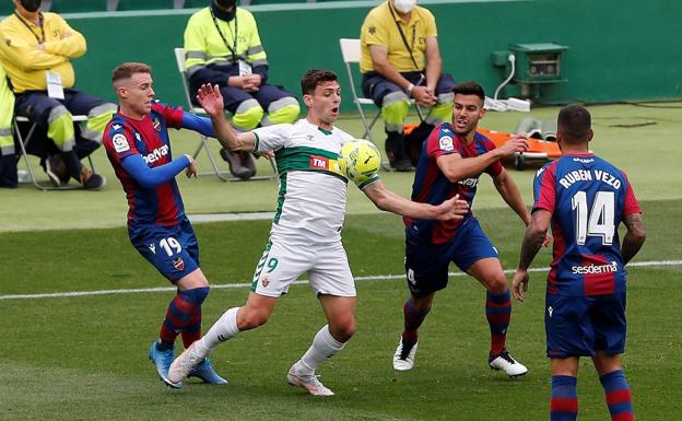 Lucas Boyé vuelve loco al Levante