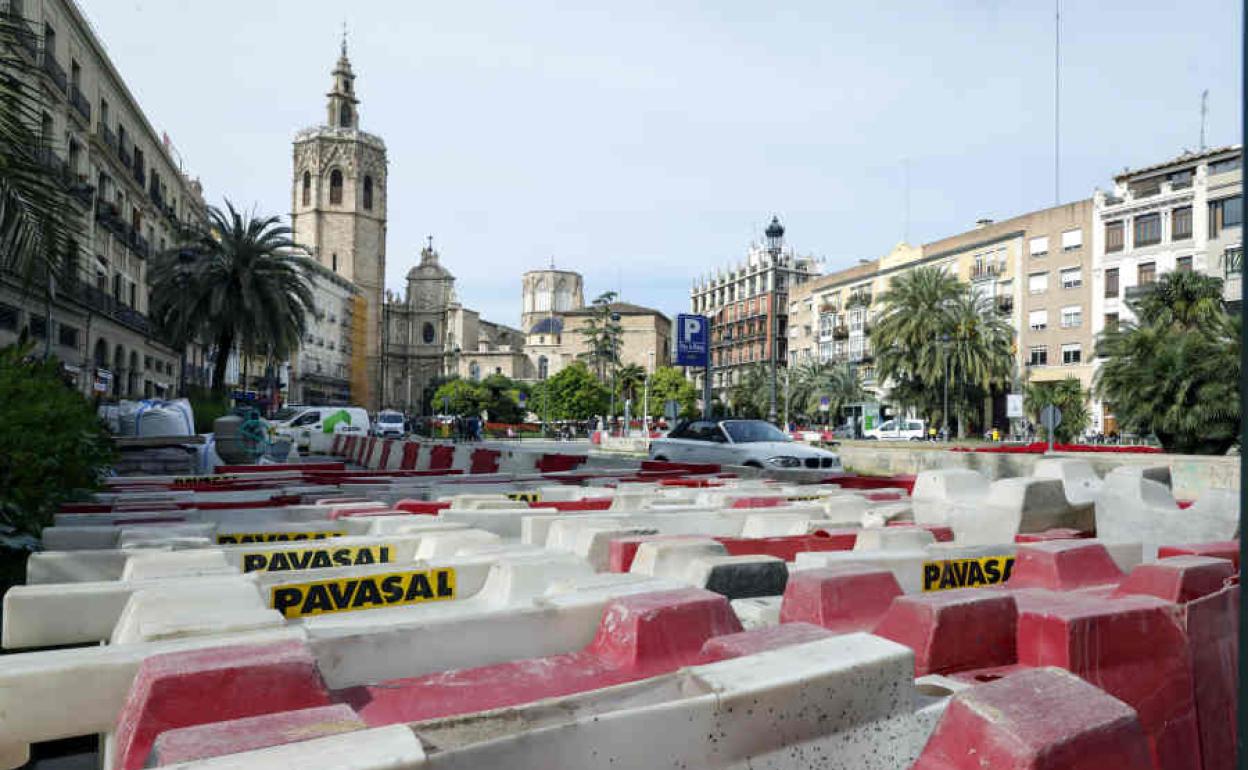 Materiales previstos para las obras en la plaza de la Reina.