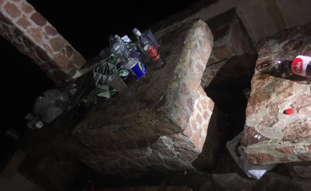 Desarticulan una fiesta ilegal en el paraje de la Pedrera del Rey en Vilamarxant