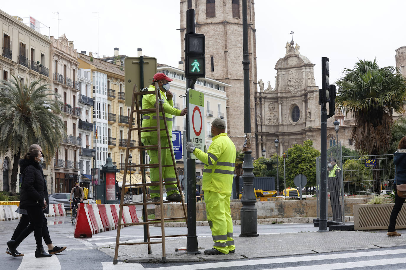 Empiezan las obras de la plaza de la Reina de Valencia. 