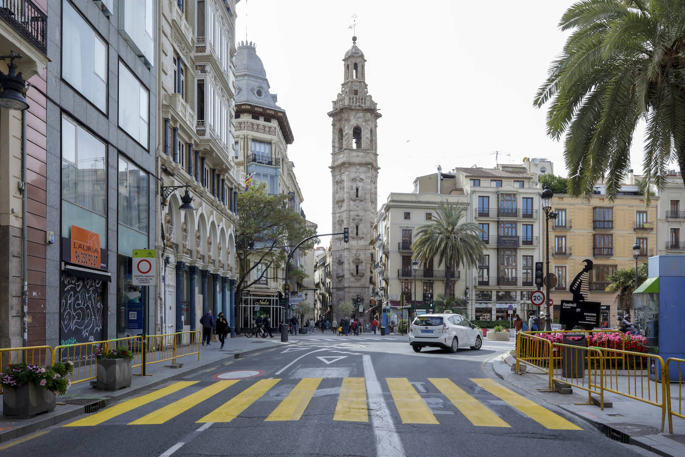 Empiezan las obras de la plaza de la Reina de Valencia. 