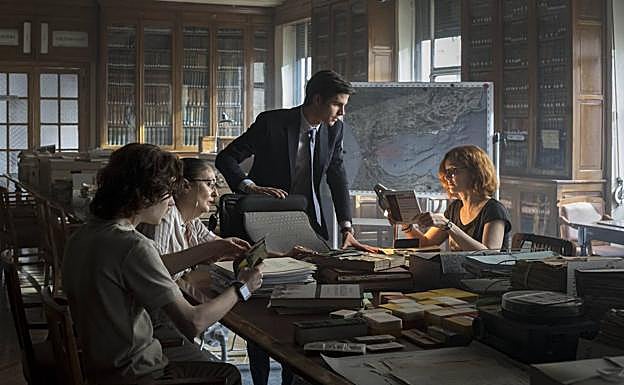 Imagen principal - Álvaro Mel, Ana Polvorosa y Stanley Tucci se han puesto a las órdenes de amenábar en 'La Fortuna'.