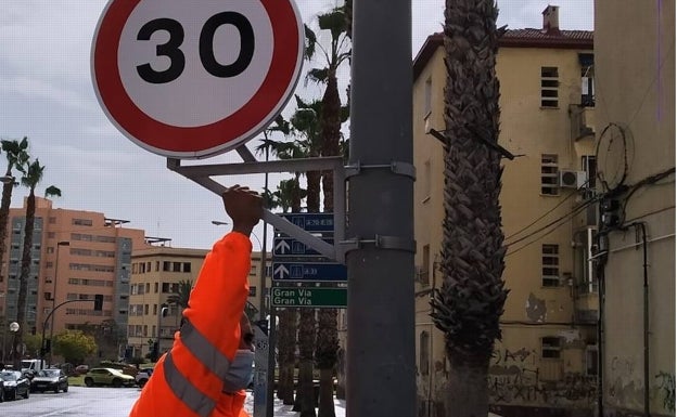 El Ayuntamiento ha comenzado la señalización de las calles. 