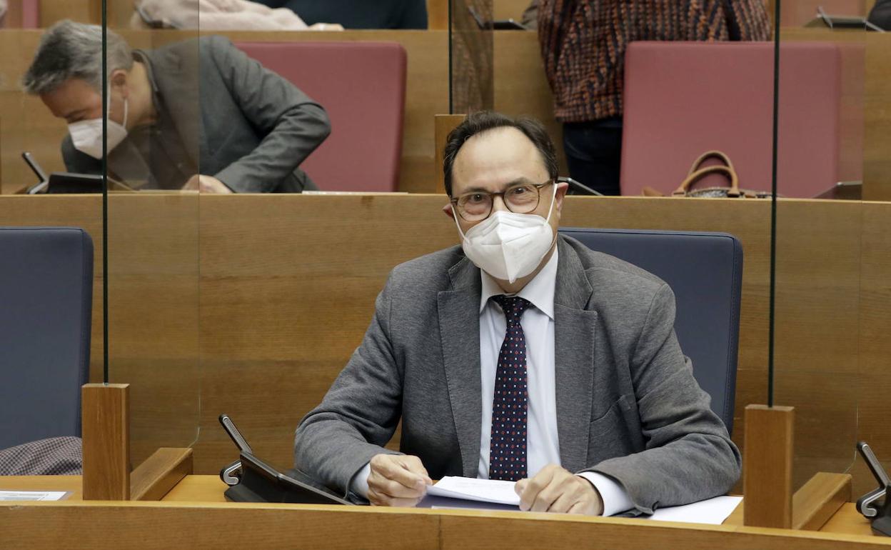 Vicent Soler durante un Pleno de Les Corts.