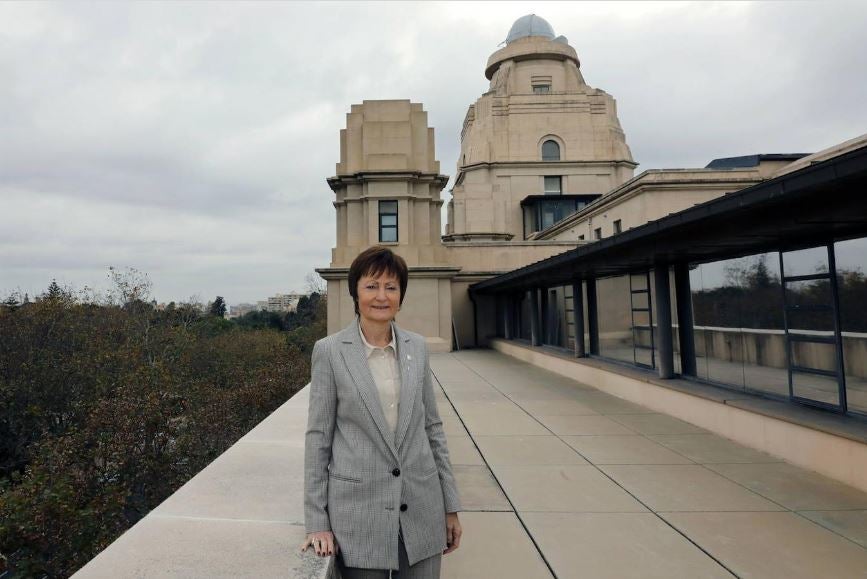 Mavi Mestre. Rectora de la Universitat. «Quiero volver a ver a mi hija y conocer a mi nieto». «Lo más importante es recuperar progresivamente la normalidad, el reencuentro en las actividades docentes, investigadoras, culturales y deportivas», dice Mestre. «El contacto humano en el ámbito académico es necesario para favorecer el intercambio de ideas y la búsqueda de sinergias», añade. En el plano personal espera el momento de desplazarse a Australia «para reencontrarme con mi hija y conocer en persona a mi nieto, nacido hace casi un año».