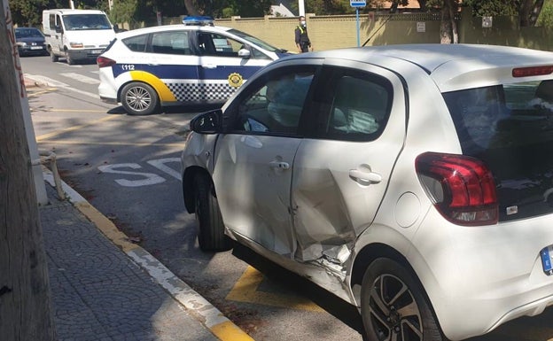 Estado en el que ha quedado el vehículo tras el impacto con el motorista. 