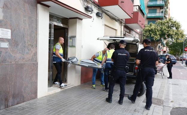 Absuelven a un hombre que mató a su hermana en Valencia al darle «decenas de cuchilladas» tras una pelea familiar