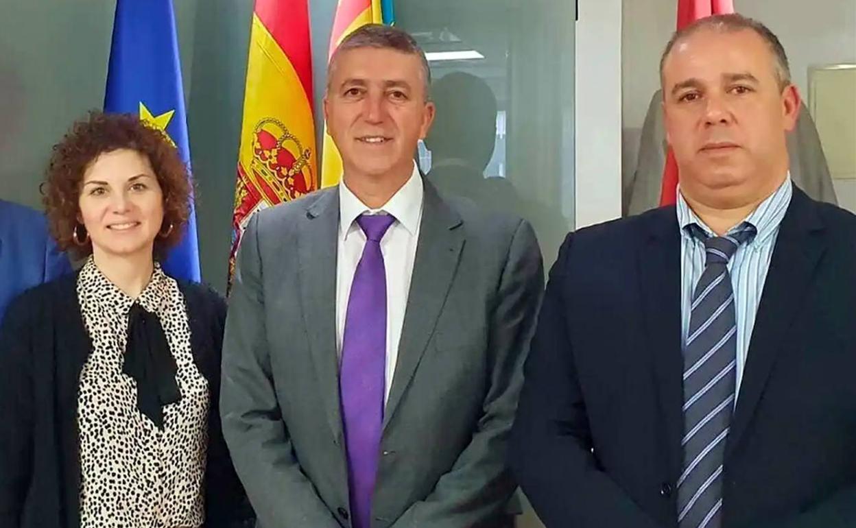 María Dolores Parra, del IVACE, el conseller Rafa Climent y Housni Hicham, el exdelegado comercial.