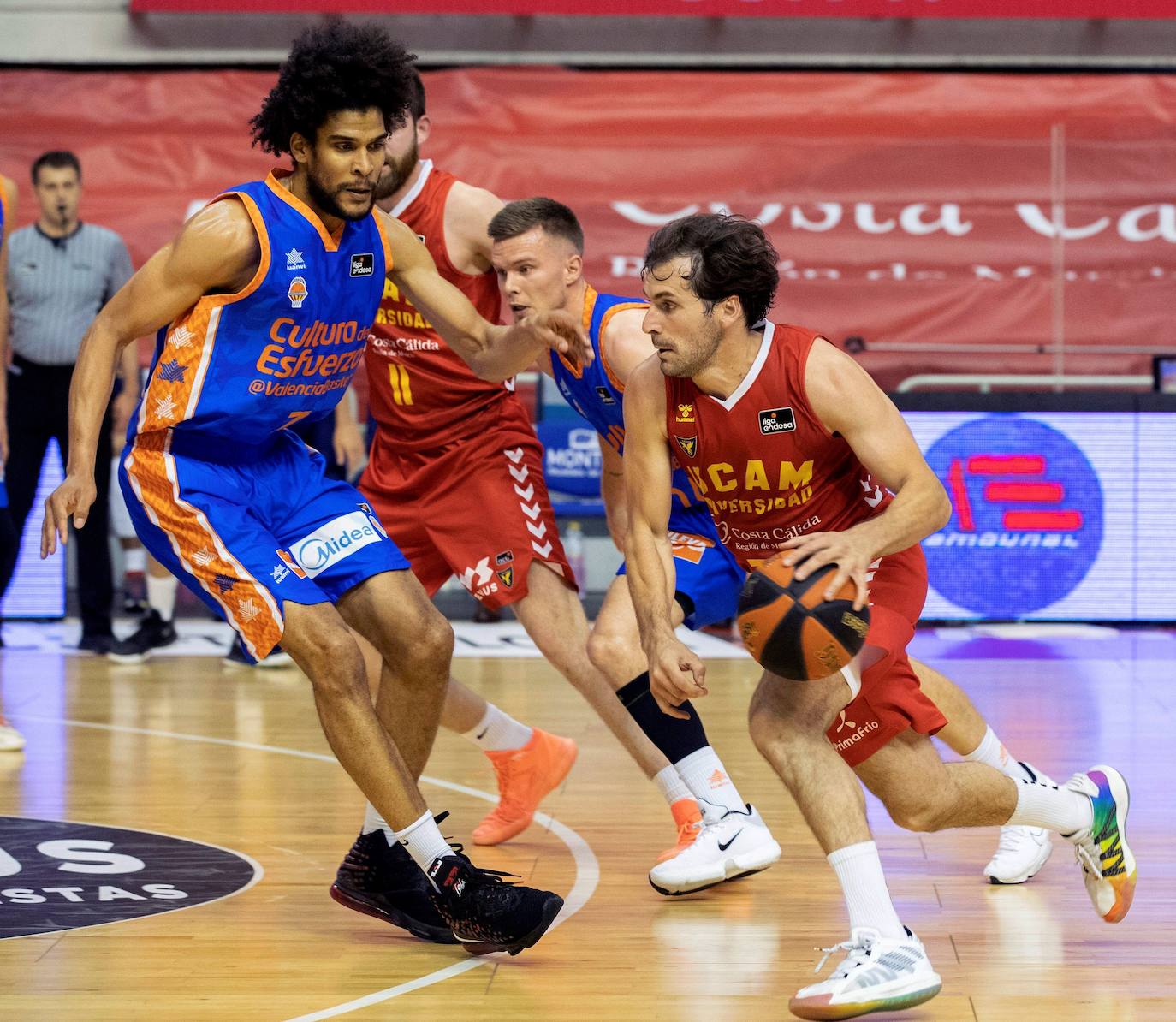 Fotos: Las mejores imágenes del UCAM Murcia-Valencia Basket