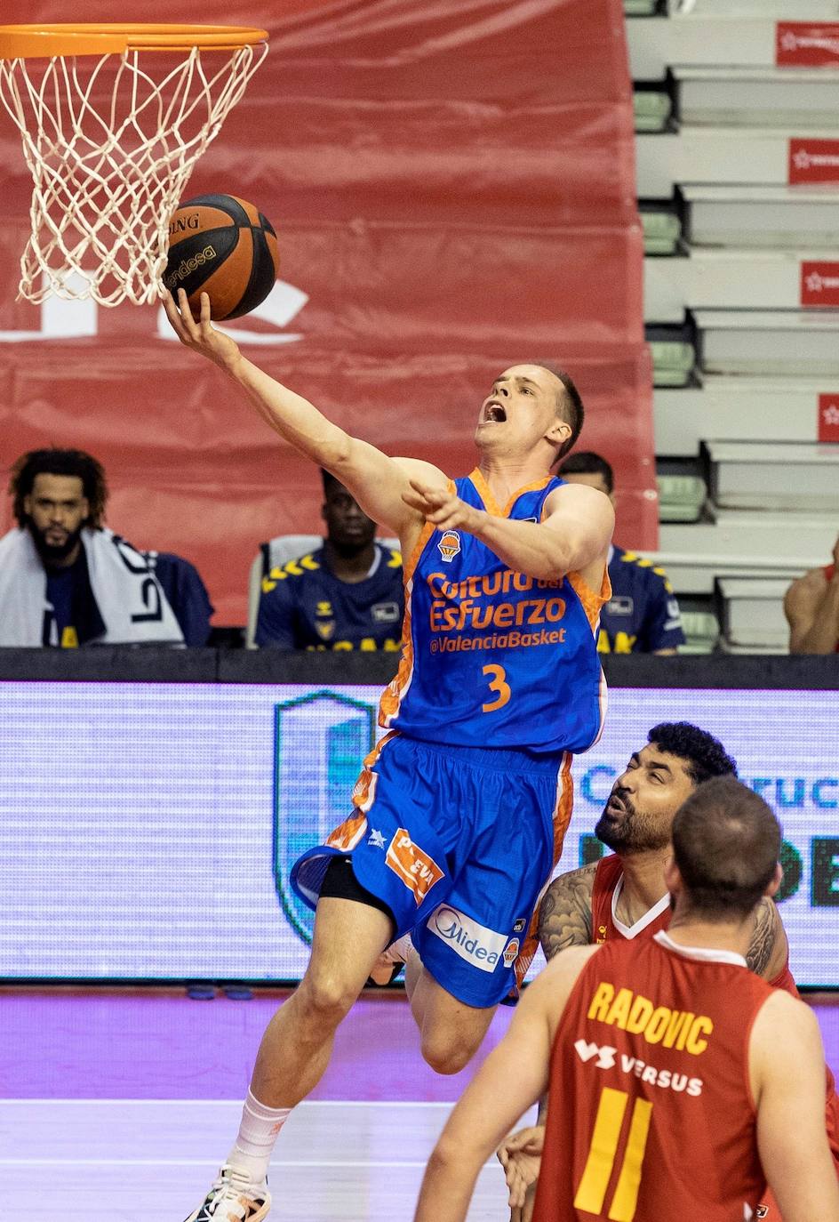 Fotos: Las mejores imágenes del UCAM Murcia-Valencia Basket