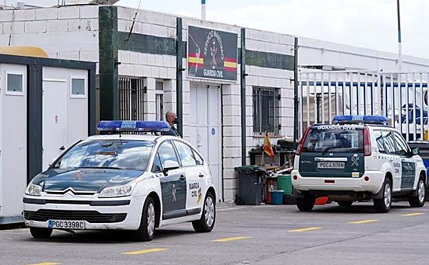 Efectivos policiales durante la búsqueda de Tomás Gimeno y sus hijas.
