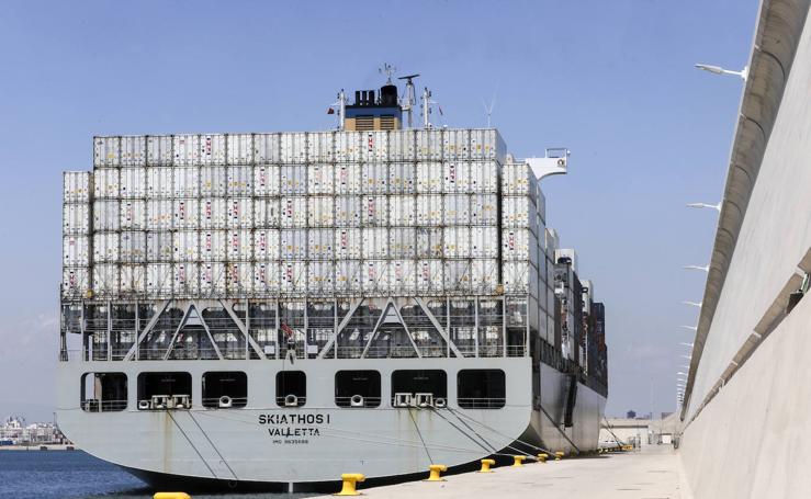 Un brote de Covid obliga a aislar dos barcos en el Puerto de Valencia