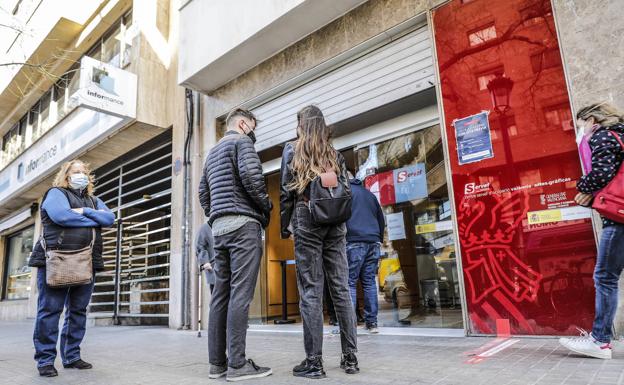 Una oficina del paro en Valencia.