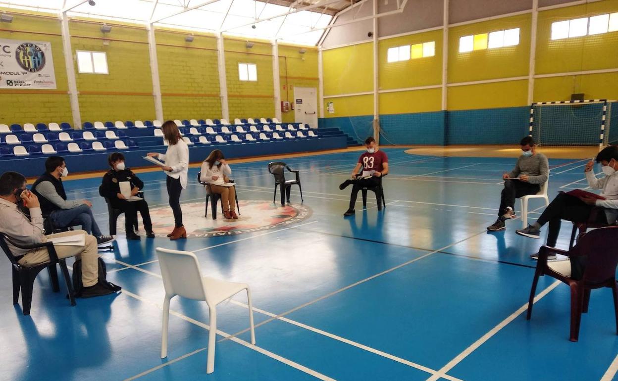 Reunión de coordinación en Ibi para preparar el centro de vacunación masiva. 