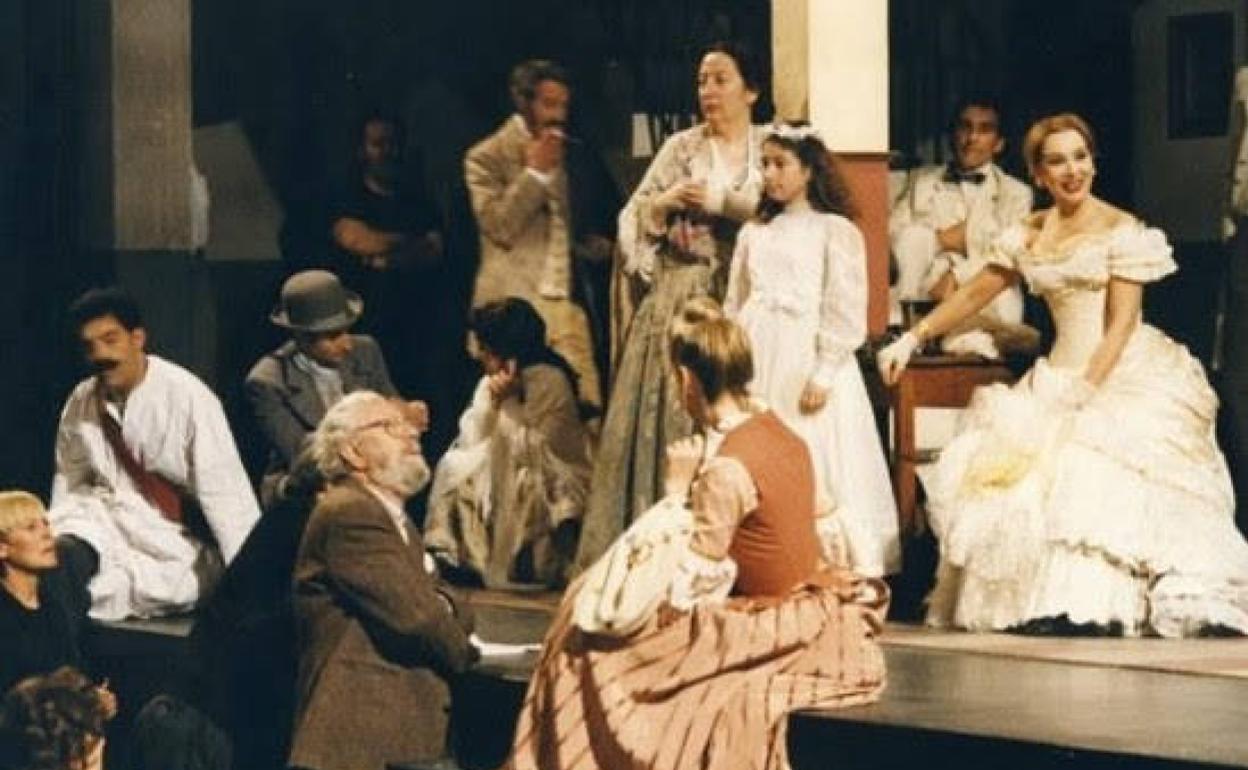 Berlanga, dirigiendo 'Tres forasters de Madrid'. 