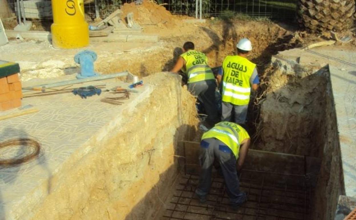 Las obras de renovación de conducciones en Calp. 