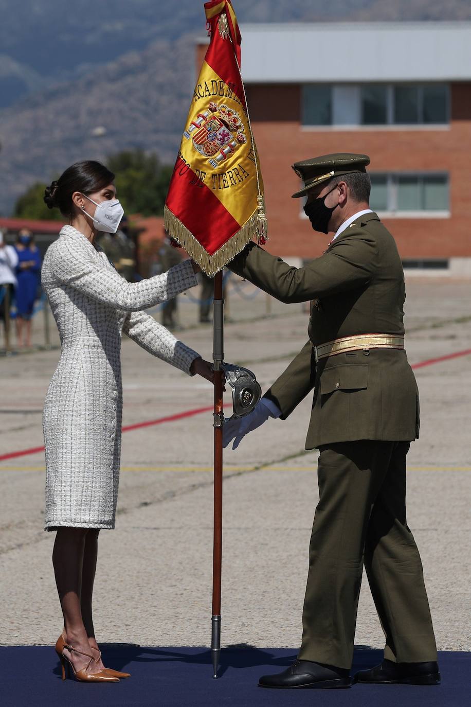 Fotos: La Reina Letizia, espectacular con el vestido del bautizo de la Princesa Leonor