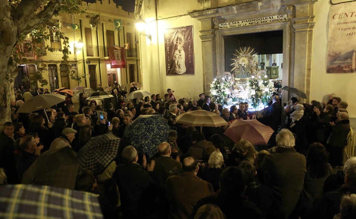 Procesión de la Virgen de los Desamparados en Valencia. 