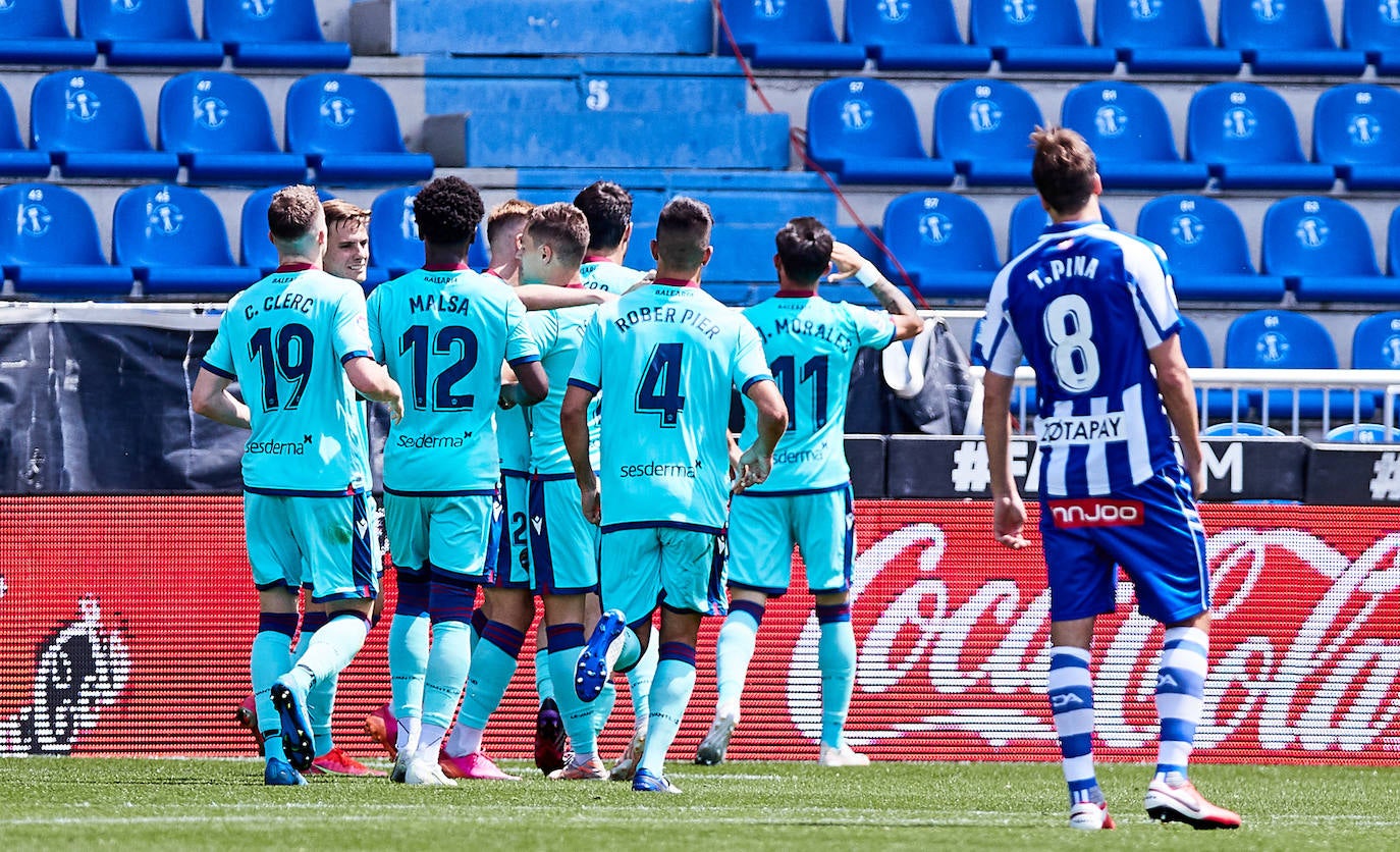 Fotos: Las mejores imágenes del Deportivo Alavés-Levante UD