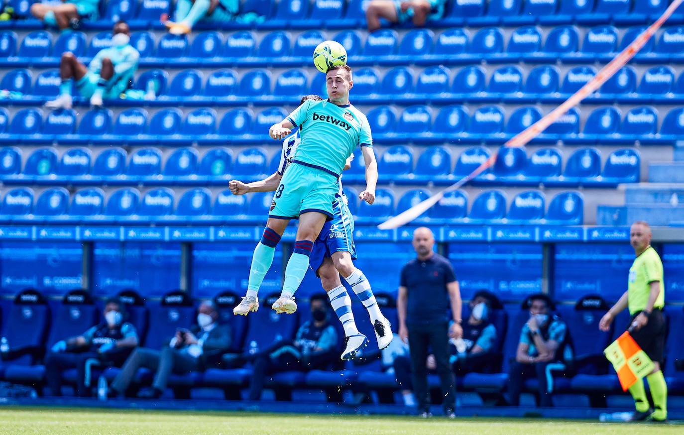 Fotos: Las mejores imágenes del Deportivo Alavés-Levante UD