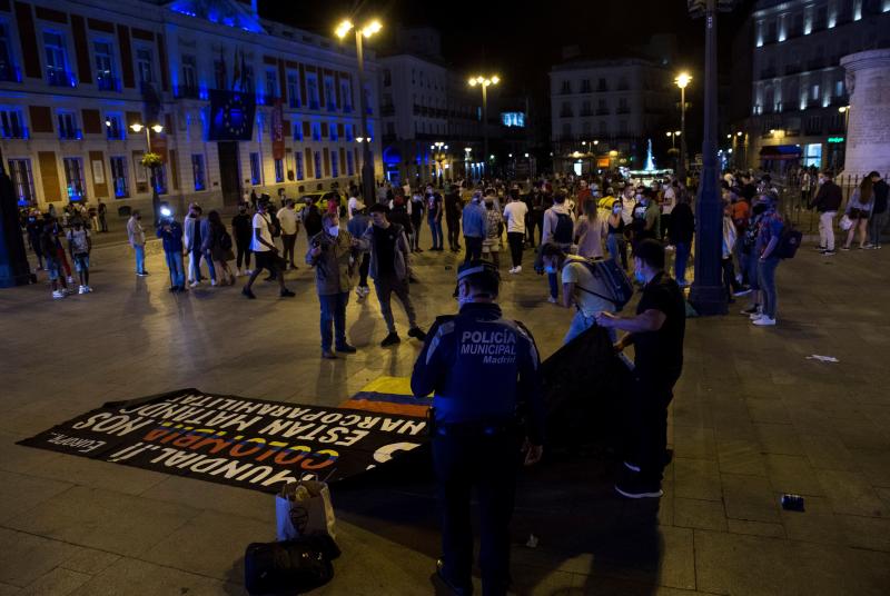 Fiesta en la calle el primer día sin estado de alarma. 