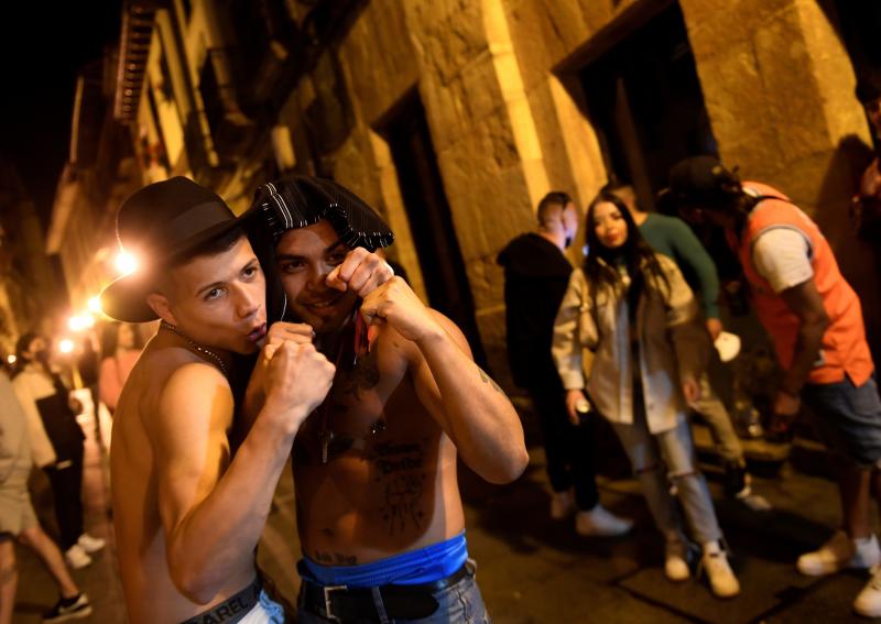 Fiesta en la calle el primer día sin estado de alarma. 