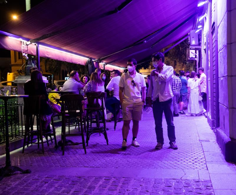 Fiesta en la calle el primer día sin estado de alarma. 