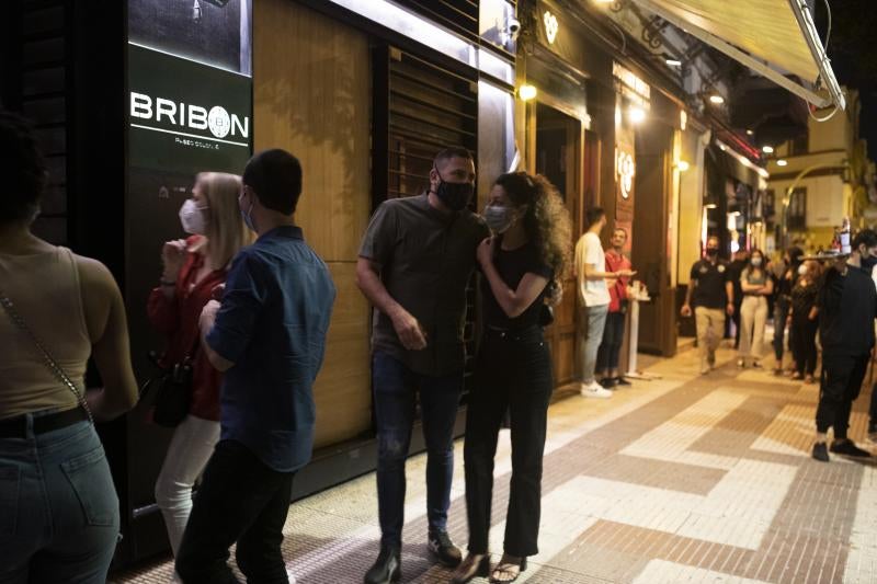 Fiesta en la calle el primer día sin estado de alarma. 