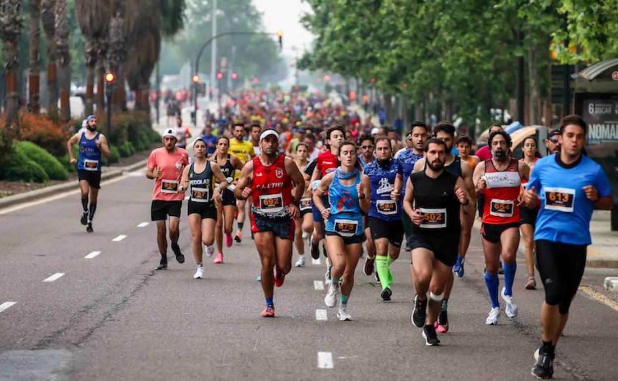 Atletas durante la carrera València Corre celebrada el pasado domingo. 