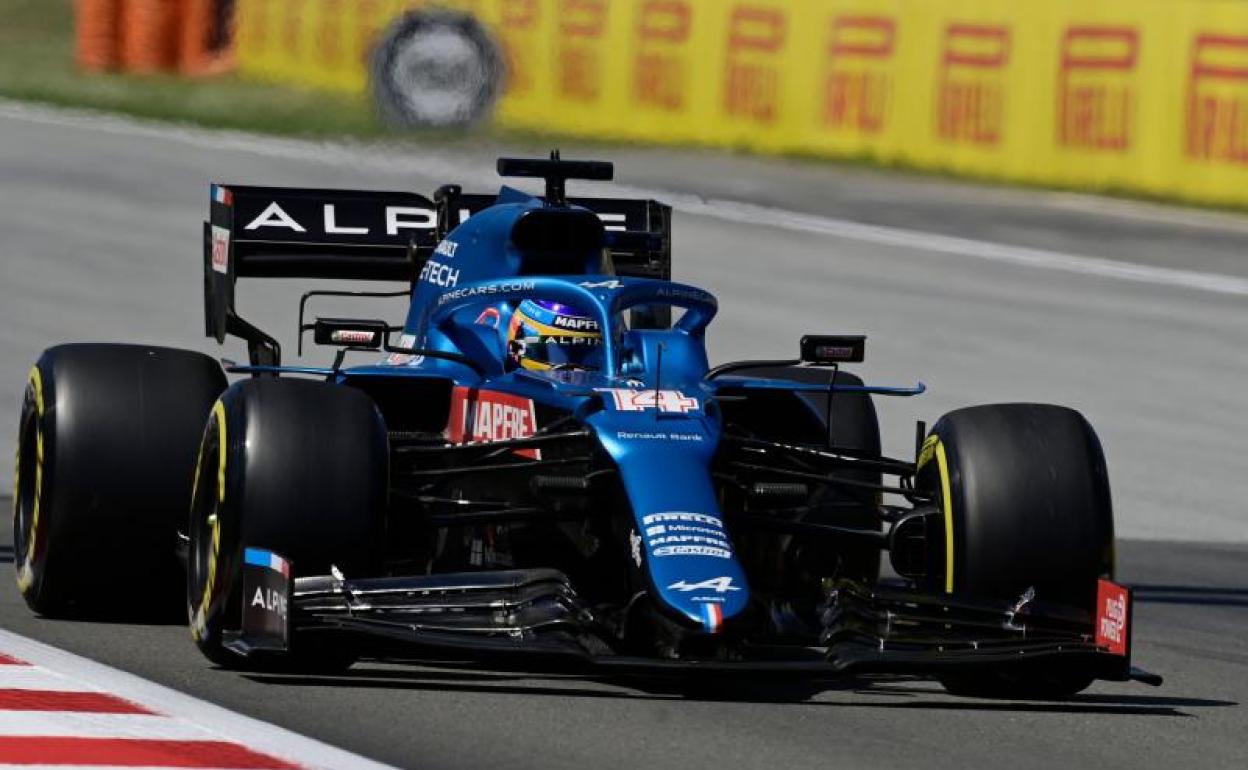 Fernando Aonso rueda con su Alpine en Montmeló, el pasado fin de semana. 