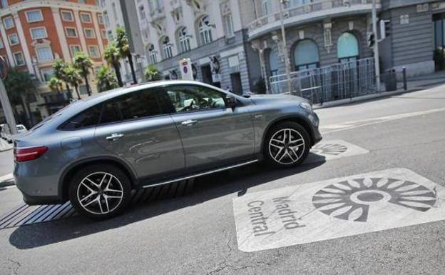 Señales que anuncian Madrid Central. 