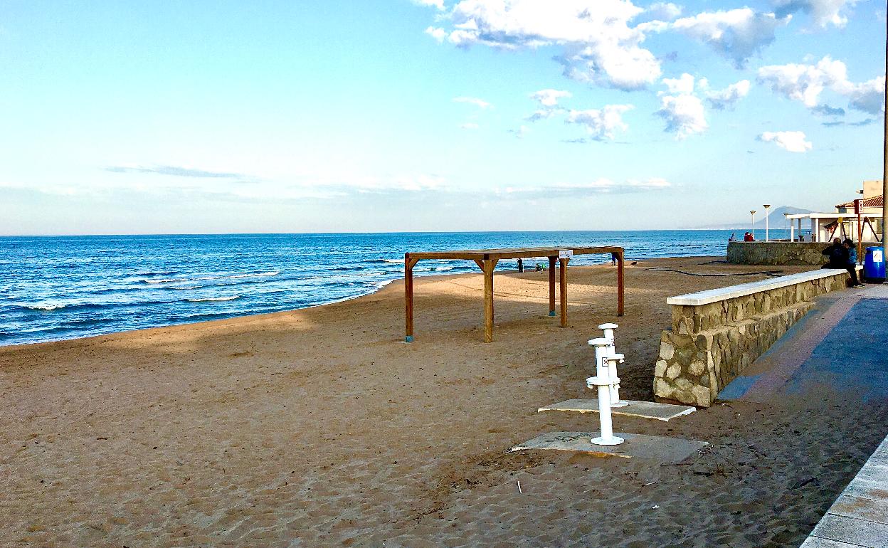 Playa de Piles, una de las que ha revalidado la Bandera Azul un año más. 