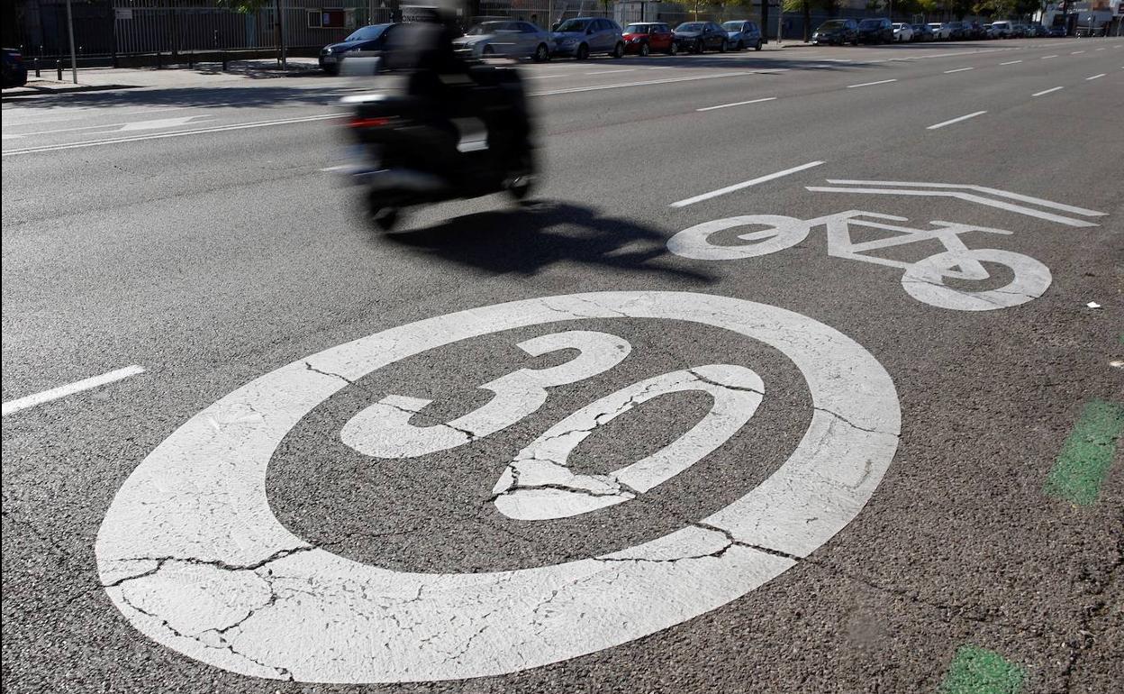 Nuevos límites de velocidad en las ciudades y las multas por incumplirlos | Llegan los límites de velocidad: estos son los que bajan a partir de hoy y las multas por incumplirlos