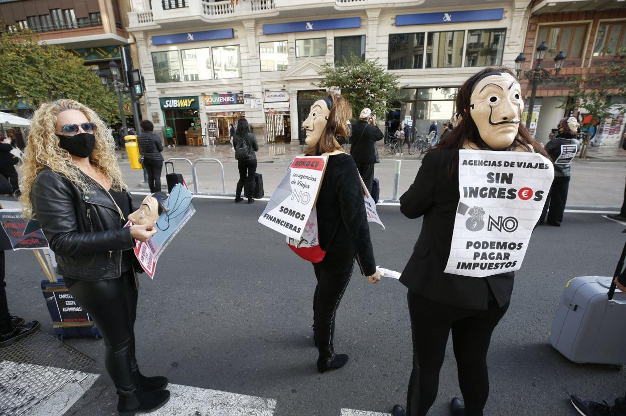 Protesta de empresarios y trabajadores del sector de las agencias de viajes. jesús signes