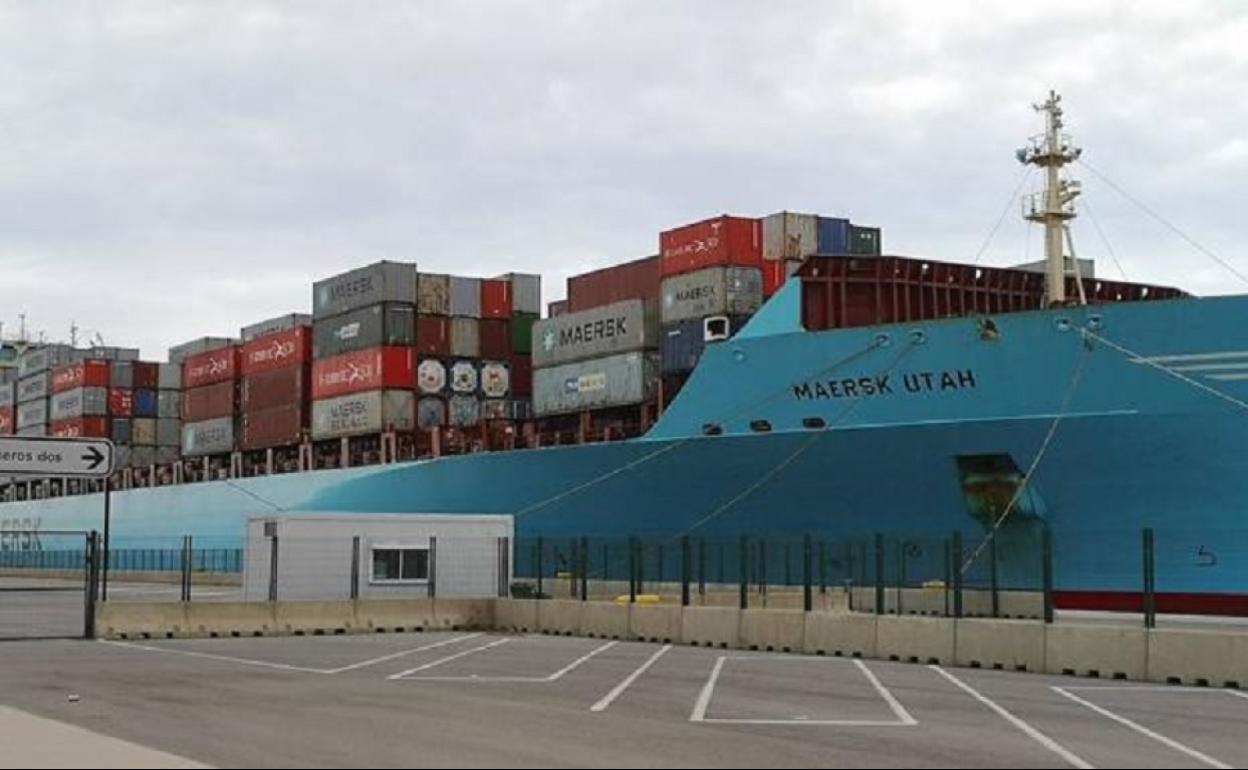 'Maersk UTAH', uno de los dos buques confinados en el Puerto de Valencia.